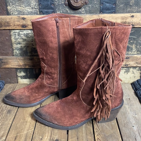 Gorgeous Carlos Santana Suede Fringe Boots - Picture 2 of 5